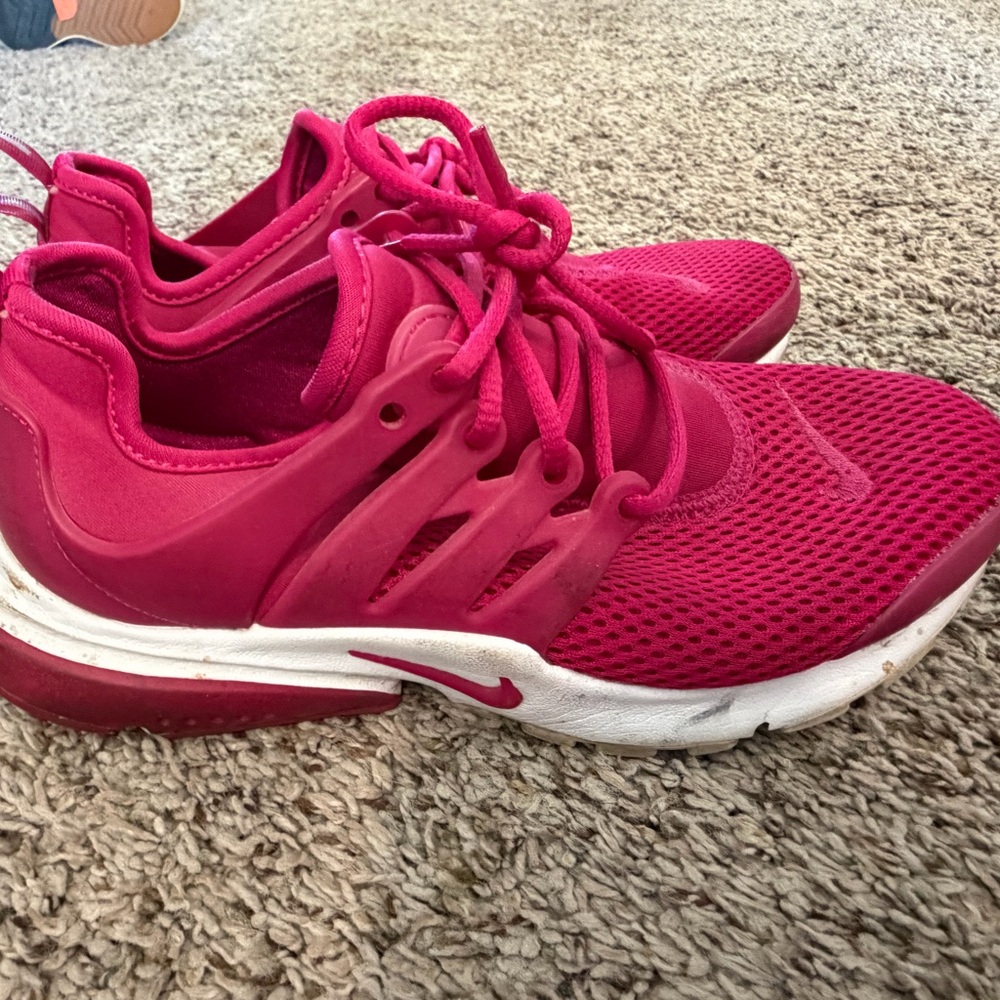 Nike Women's Fuchsia Mesh Sneakers - Picture 4 of 5
